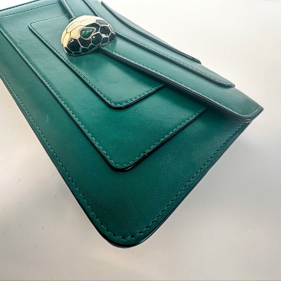 Bulgari Serpenti Forever Small Green Pre-loved with Mirror - Picture 4 of 12